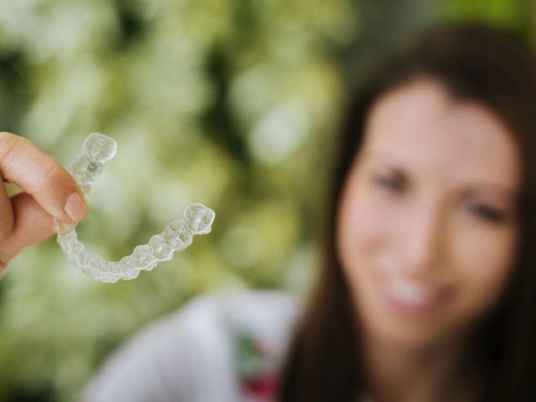 invisalign-nevidljivi-aparatic-za-zube-rijeka-1 invisalign-nevidljivi-aparatic-za-zube-rijeka-1